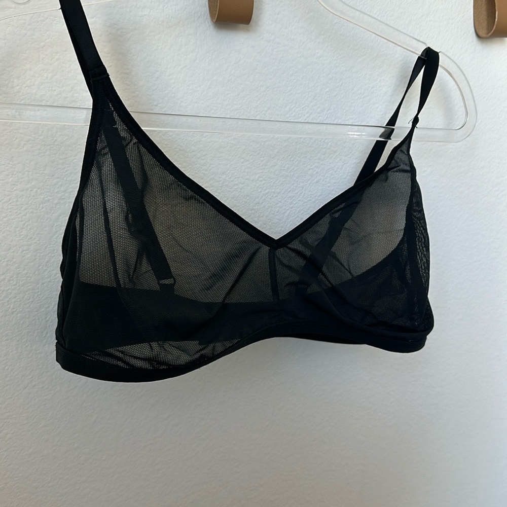 Negative Mesh Bra Size 5 good condition